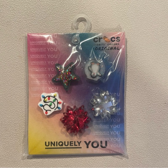 Uniquely You Crocs Wonderful Times 5 Piece Croc Holiday Jibbitz NWT - Picture 3 of 4